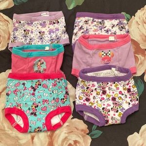 Lot of 6 Minnie Mouse training pants 2T